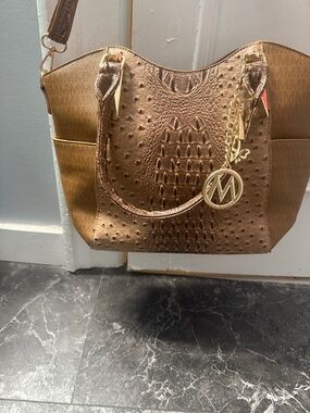 Women's Textured Brown Tote with Gold Charm Accent 💚